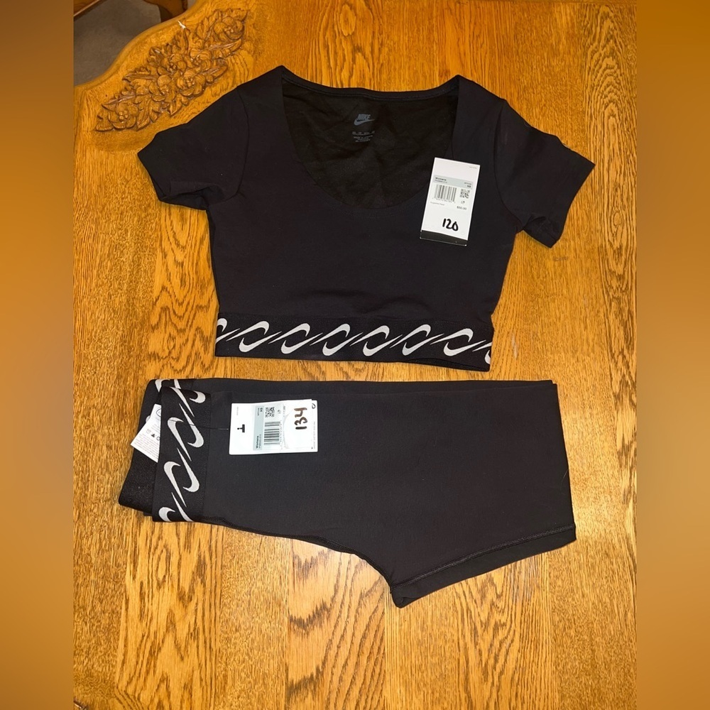 2pcs. Nike Black and White Logo Crop Top and Leggings - Picture 4 of 5